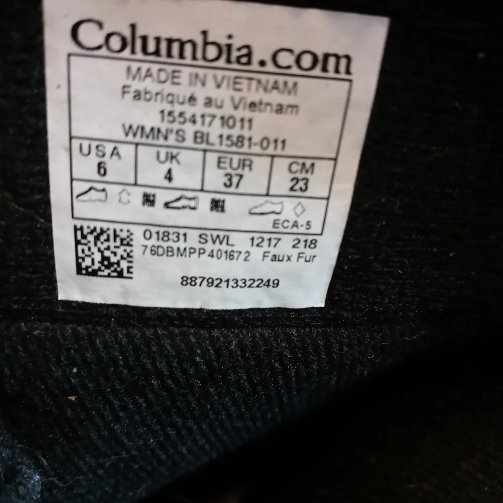 Columbia women's black suede faux fur waterproof lace up winter boots. Sz 6M. 16